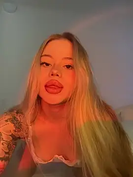 Snapshot of curchez_ chatting on 02-27-25, 08:53 curchez  online show from 02-27-25, 08:53