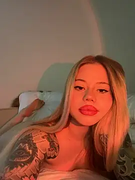 Snapshot of curchez_ chatting on 03-07-25, 06:54 curchez  online show from 03-07-25, 06:54