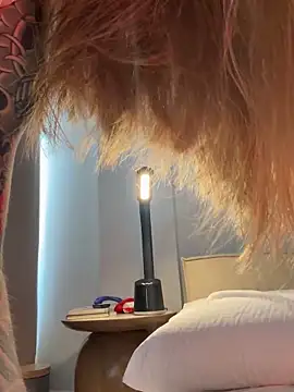 Snapshot of curchez_ chatting on 09-09-25, 08:19 curchez  online show from 09-09-25, 08:19