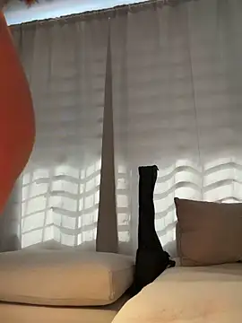 Snapshot of curchez_ chatting on 09-24-25, 07:39 curchez  online show from 09-24-25, 07:39