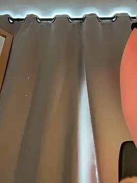 Snapshot of curchez_ chatting on 11-13-25, 07:13 curchez online show from 11-13-25, 07:13