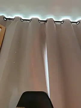 Snapshot of curchez_ chatting on 11-21-25, 05:11 curchez online show from 11-21-25, 05:11