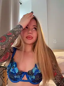 Snapshot of curchez_ chatting on 12-04-25, 08:28 curchez online show from 12-04-25, 08:28