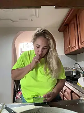 Snapshot of Eva_MilfF chatting on 01-01-25, 05:44 Eva MilfF online show from 01-01-25, 05:44