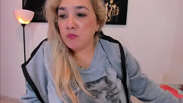 Snapshot of Eva_MilfF chatting on 01-06-25, 04:34 Eva MilfF online show from 01-06-25, 04:34