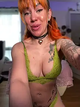 Snapshot of Pia_July_ chatting on 01-04-25, 11:54 Pia July online show from 01-04-25, 11:54