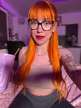 Snapshot of Pia_July_ chatting on 01-10-25, 09:10 Pia July online show from 01-10-25, 09:10