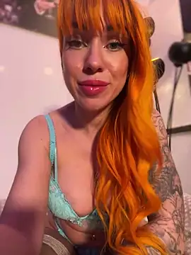 Snapshot of Pia_July_ chatting on 01-29-25, 08:56 Pia July online show from 01-29-25, 08:56