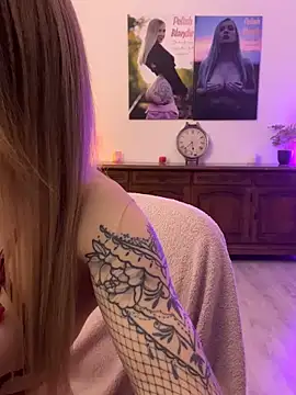 Snapshot of Cute-Alice chatting on 12-05-25, 08:05 Cute-Alice online show from 12-05-25, 08:05