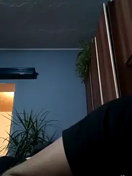 Snapshot of Rolandxxxr chatting on 01-05-25, 02:19 Rolandxxxr online show from 01-05-25, 02:19