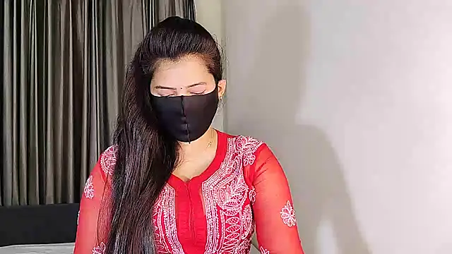 YourLovelyQueen online show from 01-14-25, 04:18