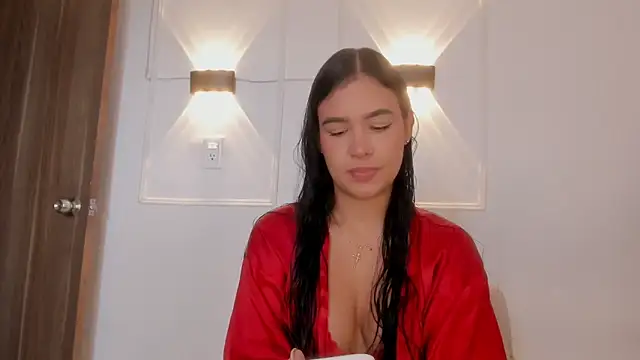 Hanna Risso online show from 04-22-26, 05:47