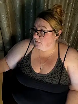 Snapshot of Iceprincess2bad4u chatting on 06-12-26, 06:07 Iceprincess2bad4u online show from 06-12-26, 06:07