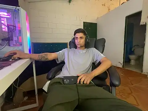 Max TheHorseDick online show from 03-18-26, 03:42