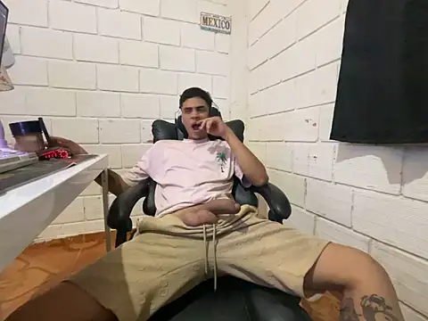 Snapshot of Max_TheHorseDick chatting on 05-17-26, 12:19 Max TheHorseDick online show from 05-17-26, 12:19