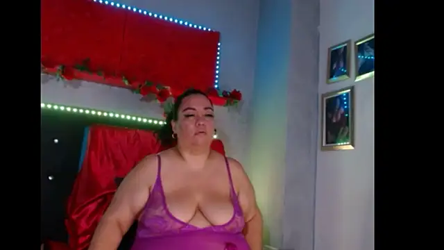 Snapshot of -helen chatting on 01-10-25, 11:18 -helen online show from 01-10-25, 11:18