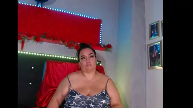 Snapshot of -helen chatting on 01-12-25, 06:39 -helen online show from 01-12-25, 06:39