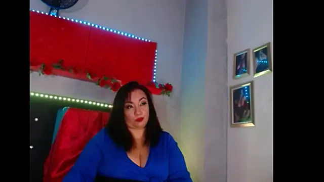 Snapshot of -helen chatting on 01-15-25, 01:02 -helen online show from 01-15-25, 01:02