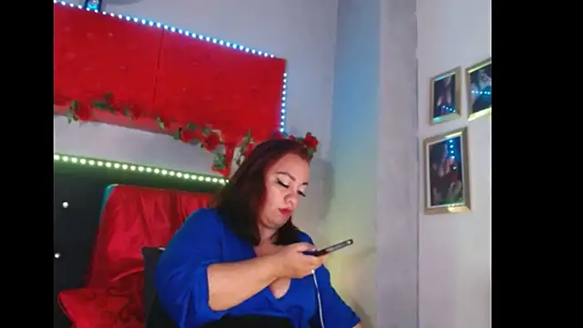 Snapshot of -helen chatting on 01-21-25, 08:32 -helen online show from 01-21-25, 08:32