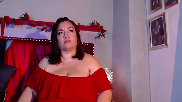 Snapshot of -helen chatting on 02-15-25, 09:16 -helen online show from 02-15-25, 09:16