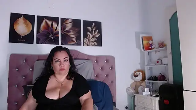 Snapshot of -helen chatting on 10-01-25, 06:30 -helen online show from 10-01-25, 06:30