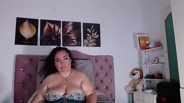 Snapshot of -helen chatting on 10-11-25, 08:07 -helen online show from 10-11-25, 08:07