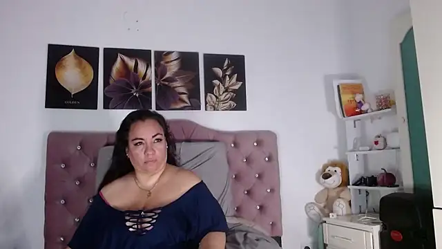 Snapshot of -helen chatting on 10-13-25, 07:52 -helen online show from 10-13-25, 07:52