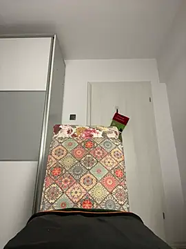 Snapshot of snow_flakee chatting on 01-05-25, 04:58 snow flakee online show from 01-05-25, 04:58