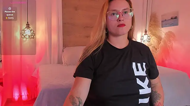 halaaa 1 online show from 12-22-25, 07:11