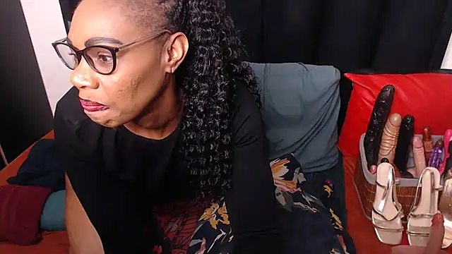 Snapshot of sexybootylicious chatting on 09-10-25, 05:02 sexybootylicious online show from 09-10-25, 05:02