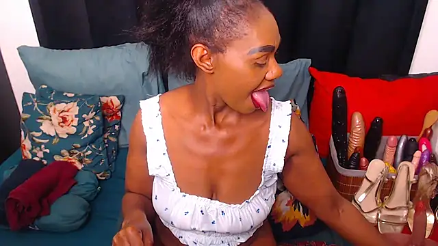 Snapshot of sexybootylicious chatting on 10-17-25, 01:35 sexybootylicious online show from 10-17-25, 01:35