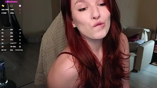 Snapshot of Val_lava chatting on 11-28-25, 08:33 Val lava online show from 11-28-25, 08:33