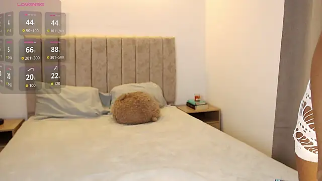 Maya Lewis online show from 10-20-25, 09:37