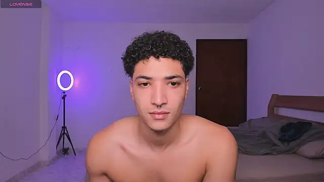 Snapshot of MitchellXD chatting on 12-22-24, 04:27 MitchellXD online show from 12-22-24, 04:27