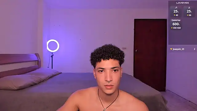 Snapshot of MitchellXD chatting on 12-25-24, 10:59 MitchellXD online show from 12-25-24, 10:59