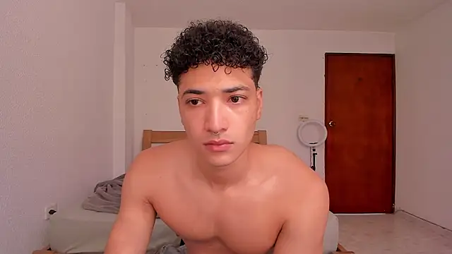 Snapshot of MitchellXD chatting on 01-09-25, 02:40 MitchellXD online show from 01-09-25, 02:40