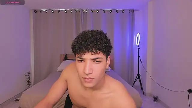 Snapshot of MitchellXD chatting on 02-16-25, 03:27 MitchellXD online show from 02-16-25, 03:27