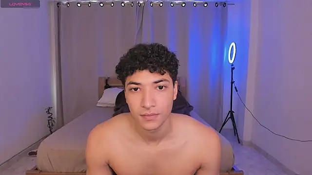 Snapshot of MitchellXD chatting on 02-18-25, 03:10 MitchellXD online show from 02-18-25, 03:10