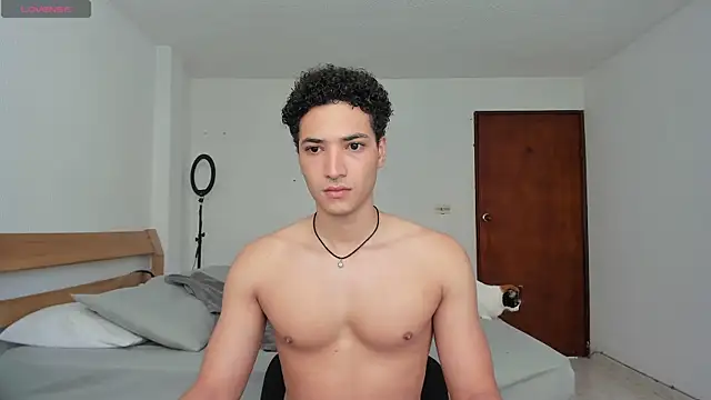 Snapshot of MitchellXD chatting on 03-05-25, 02:45 MitchellXD online show from 03-05-25, 02:45