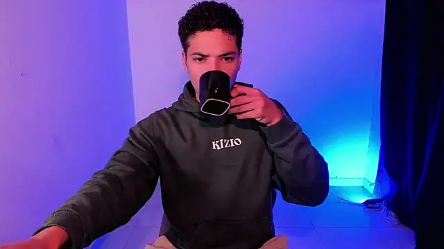 Snapshot of MitchellXD chatting on 09-19-25, 02:40 MitchellXD online show from 09-19-25, 02:40