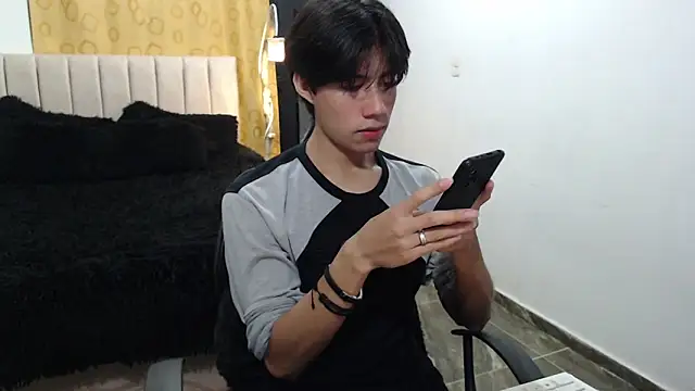 Elio-cam online show from 03-18-25, 02:58