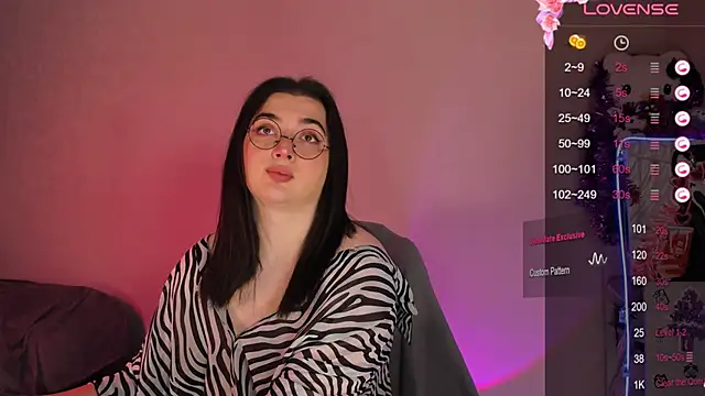 Snapshot of YsabellViveris chatting on 12-11-24, 10:03 YsabellViveris online show from 12-11-24, 10:03