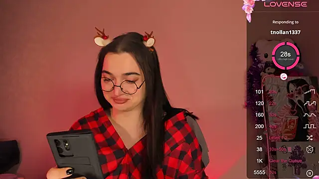 Snapshot of YsabellViveris chatting on 12-15-24, 09:35 YsabellViveris online show from 12-15-24, 09:35