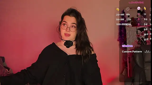 Snapshot of YsabellViveris chatting on 01-05-25, 03:34 YsabellViveris online show from 01-05-25, 03:34