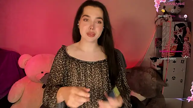 Snapshot of YsabellViveris chatting on 09-12-25, 02:17 YsabellViveris online show from 09-12-25, 02:17