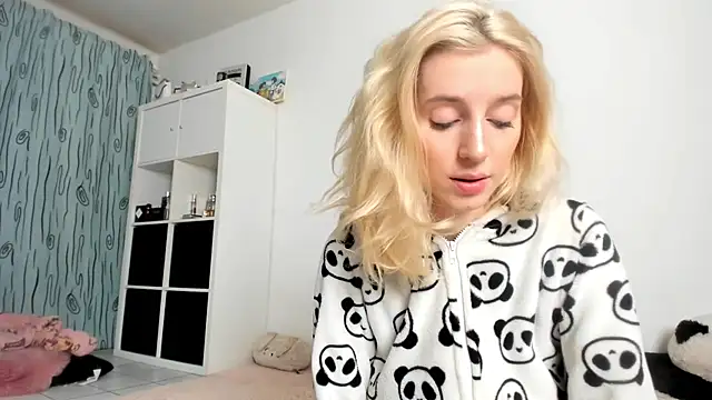 KenzieDawton online show from 11-08-25, 04:56