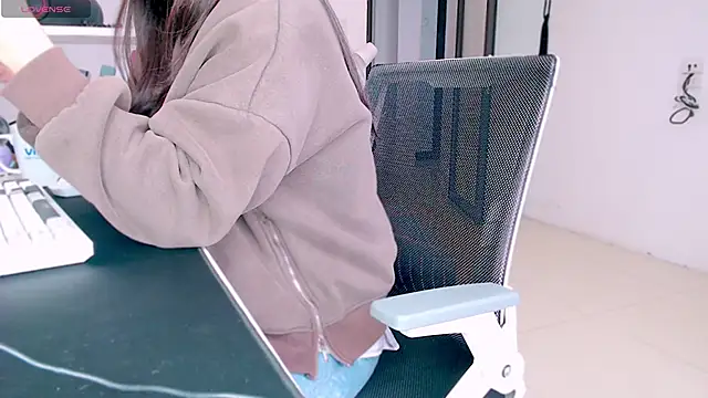 Snapshot of Shyn__ chatting on 02-20-25, 09:33 Shyn online show from 02-20-25, 09:33