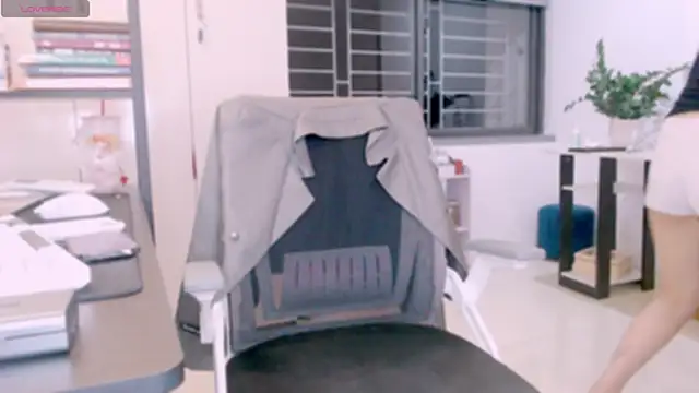 Snapshot of Shyn__ chatting on 09-24-25, 01:47 Shyn online show from 09-24-25, 01:47