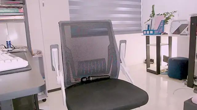 Snapshot of Shyn__ chatting on 11-02-25, 02:47 Shyn online show from 11-02-25, 02:47