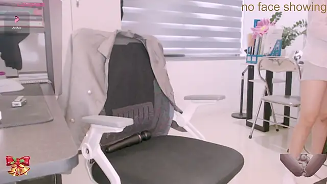 Snapshot of Shyn__ chatting on 11-29-25, 04:59 Shyn online show from 11-29-25, 04:59